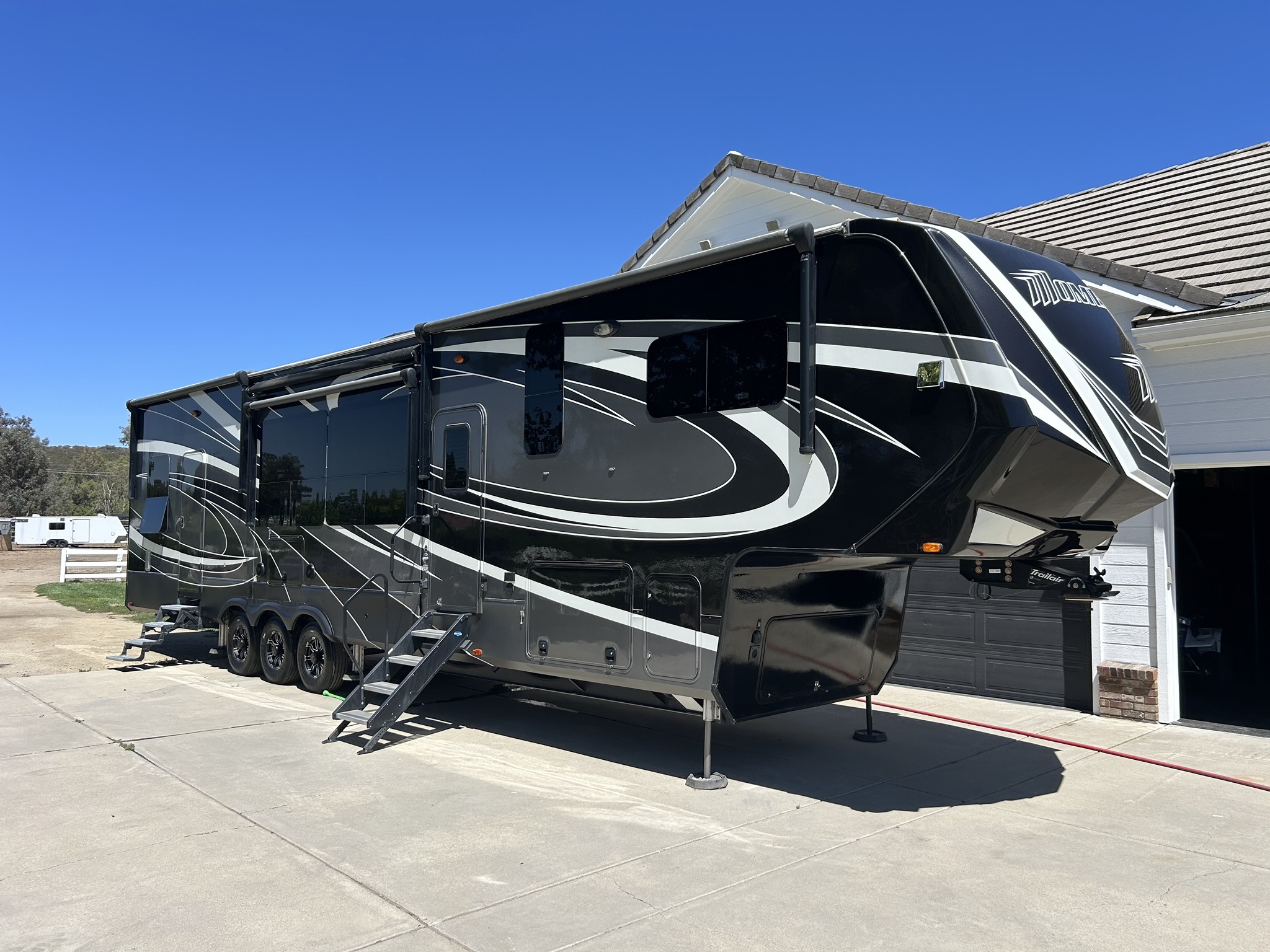 2020 Grand Design MOMENTUM 397TH in murrieta CA