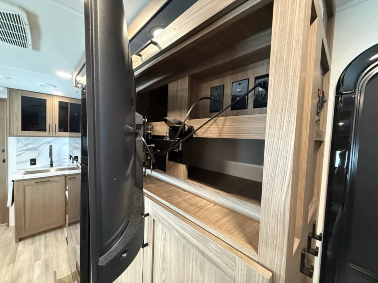 A photo of this 2024 Alliance Rv DELTA 281BH