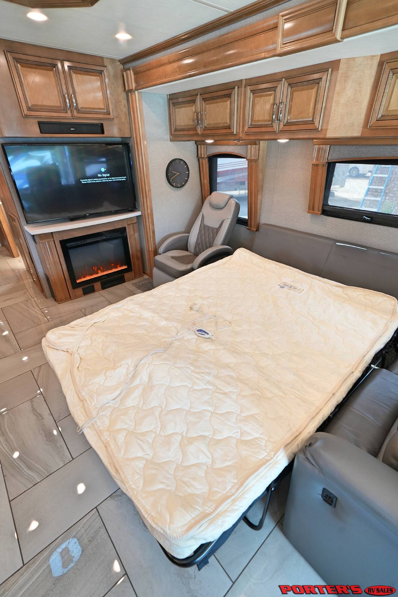 A photo of this 2019 Fleetwood DISCOVERY 38F