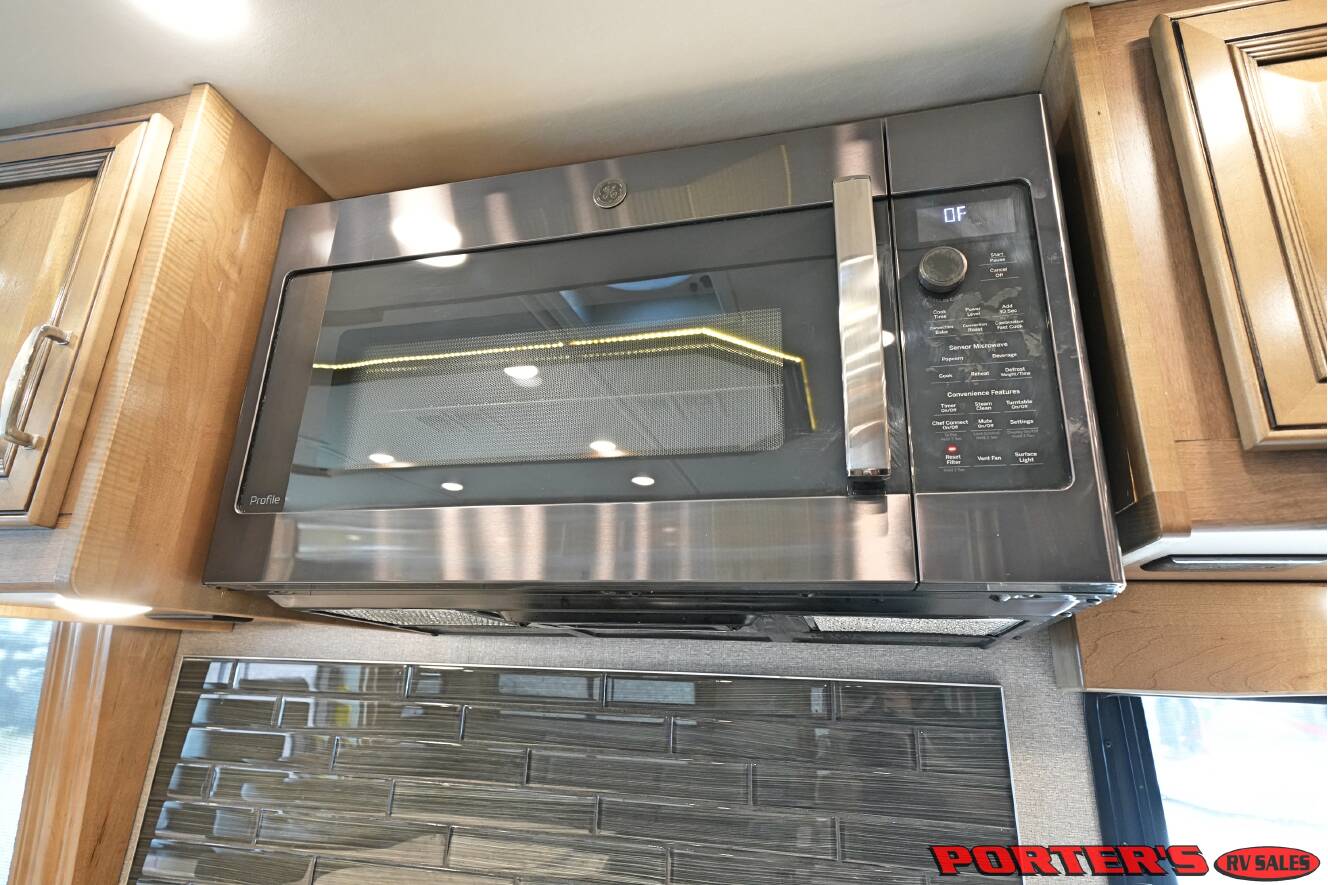 A photo of this 2019 Fleetwood DISCOVERY 38F