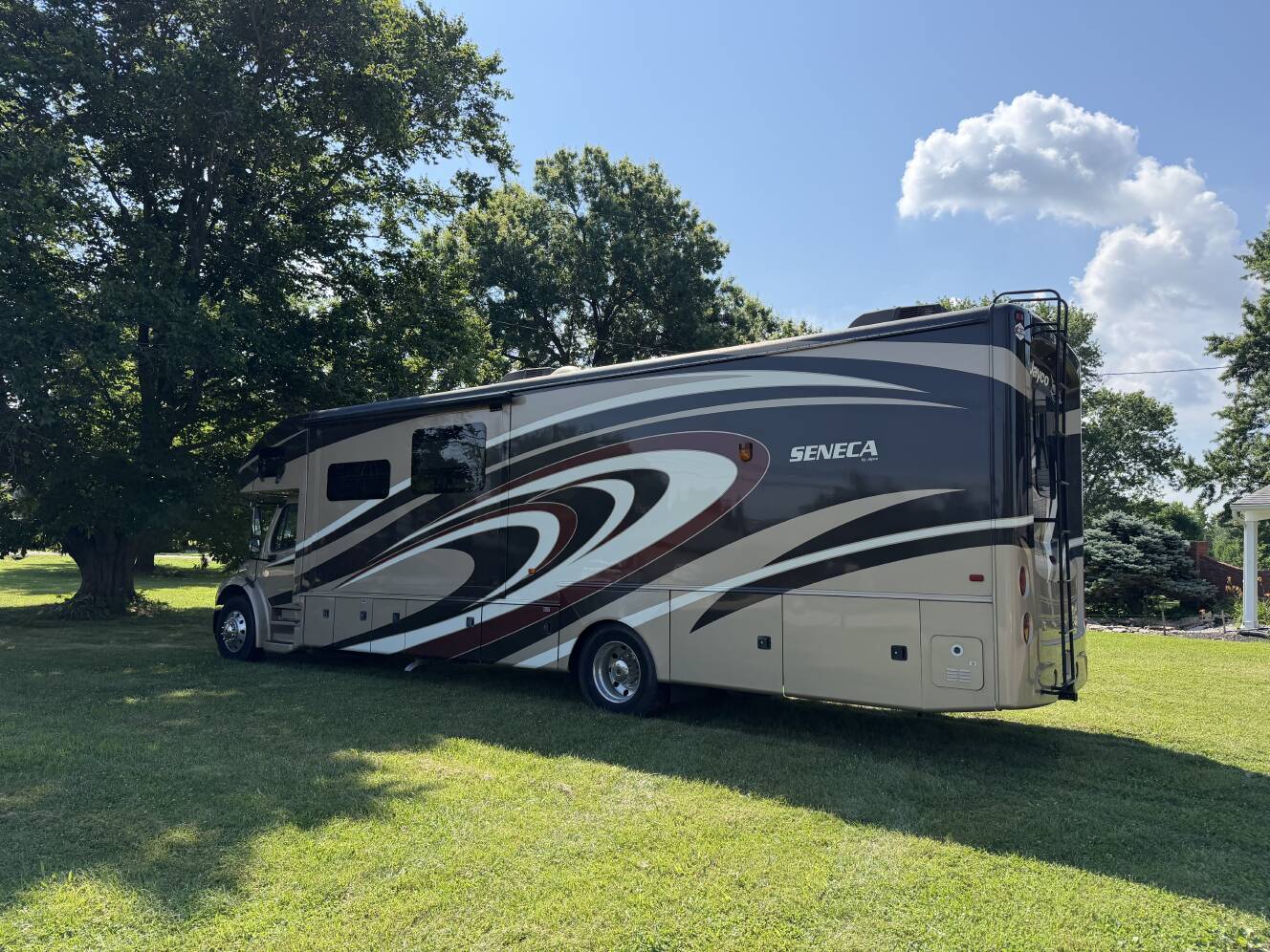 A photo of this 2013 Jayco SENECA 37 FS