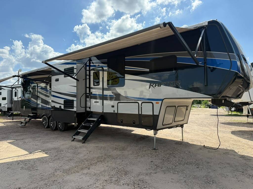 2018 Keystone RAPTOR 426 Fifth Wheel Toy Hauler RV