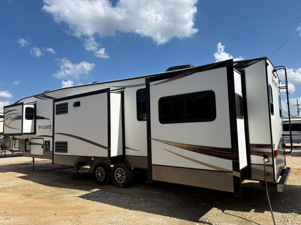 2018 Shasta PHOENIX 381RE in porter TX