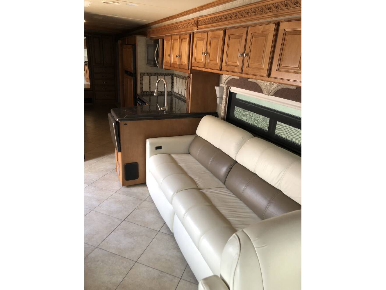 A photo of this 2015 Winnebago ADVENTURER 35P