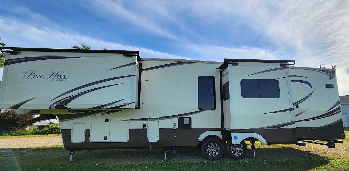 2015 Evergreen BAY HILL 340RK in mulliken MI