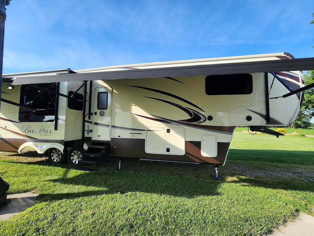 2015 Evergreen BAY HILL 340RK in mulliken MI