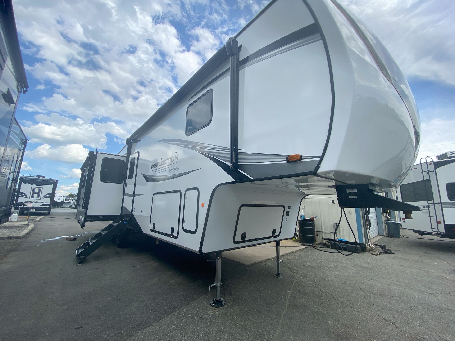 2025 Grand Design REFLECTION 337RLS RV