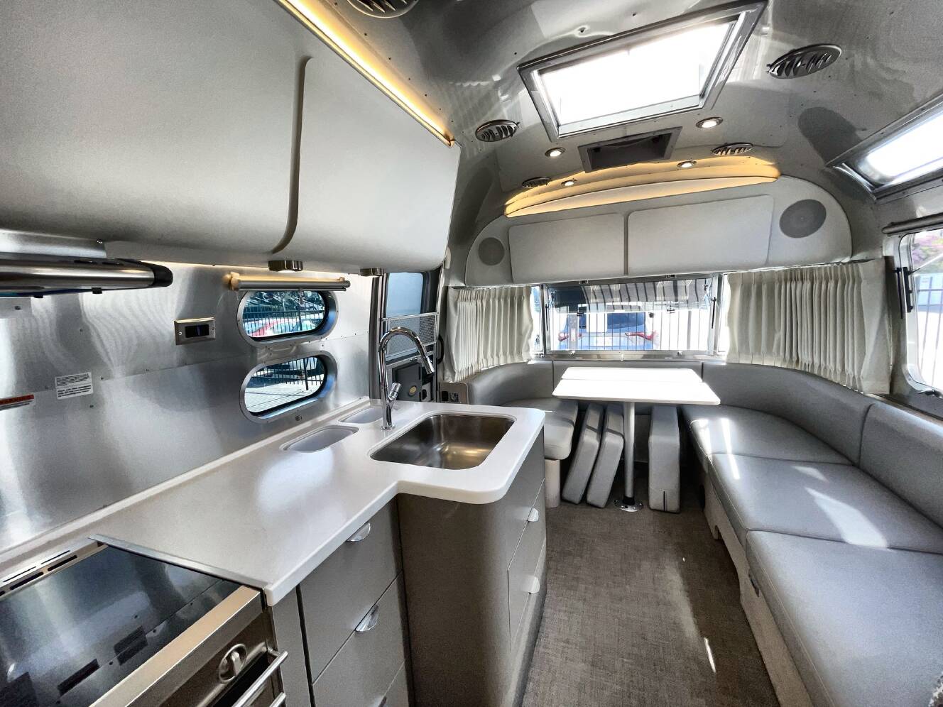 A photo of this 2021 Airstream Globetrotter 27FBT