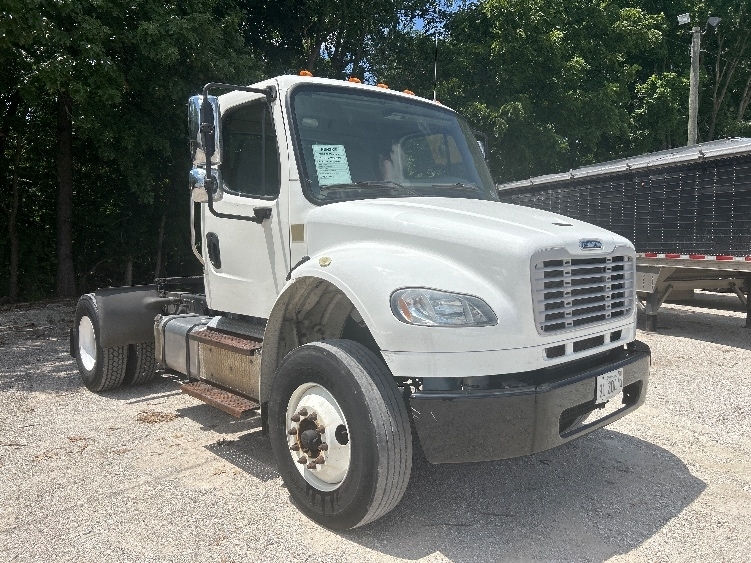 2019 FREIGHTLINER BUSINESS CLASS M2 106 in Moberly, MO