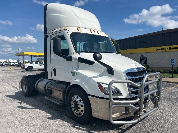2021 FREIGHTLINER CASCADIA 116 in Davenport, IA