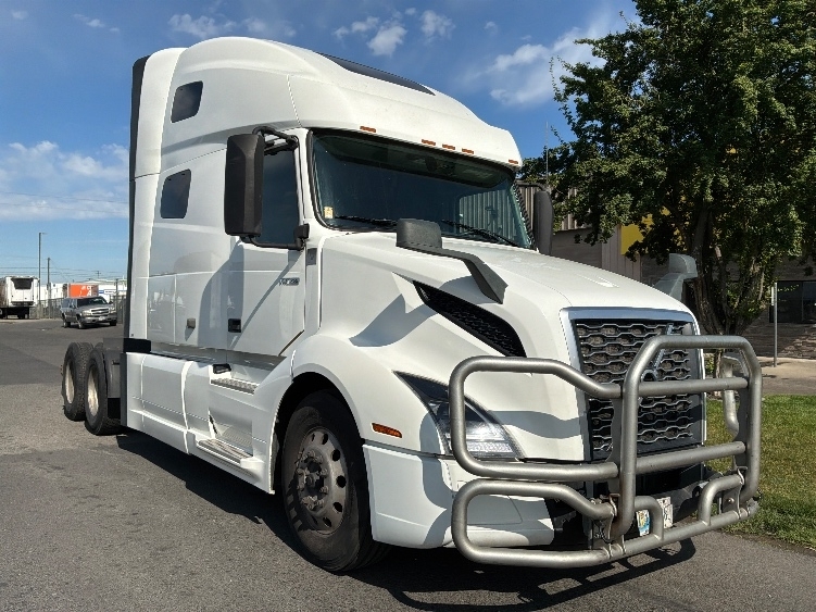 2019 VOLVO VNL64760 in Spokane Valley, WA