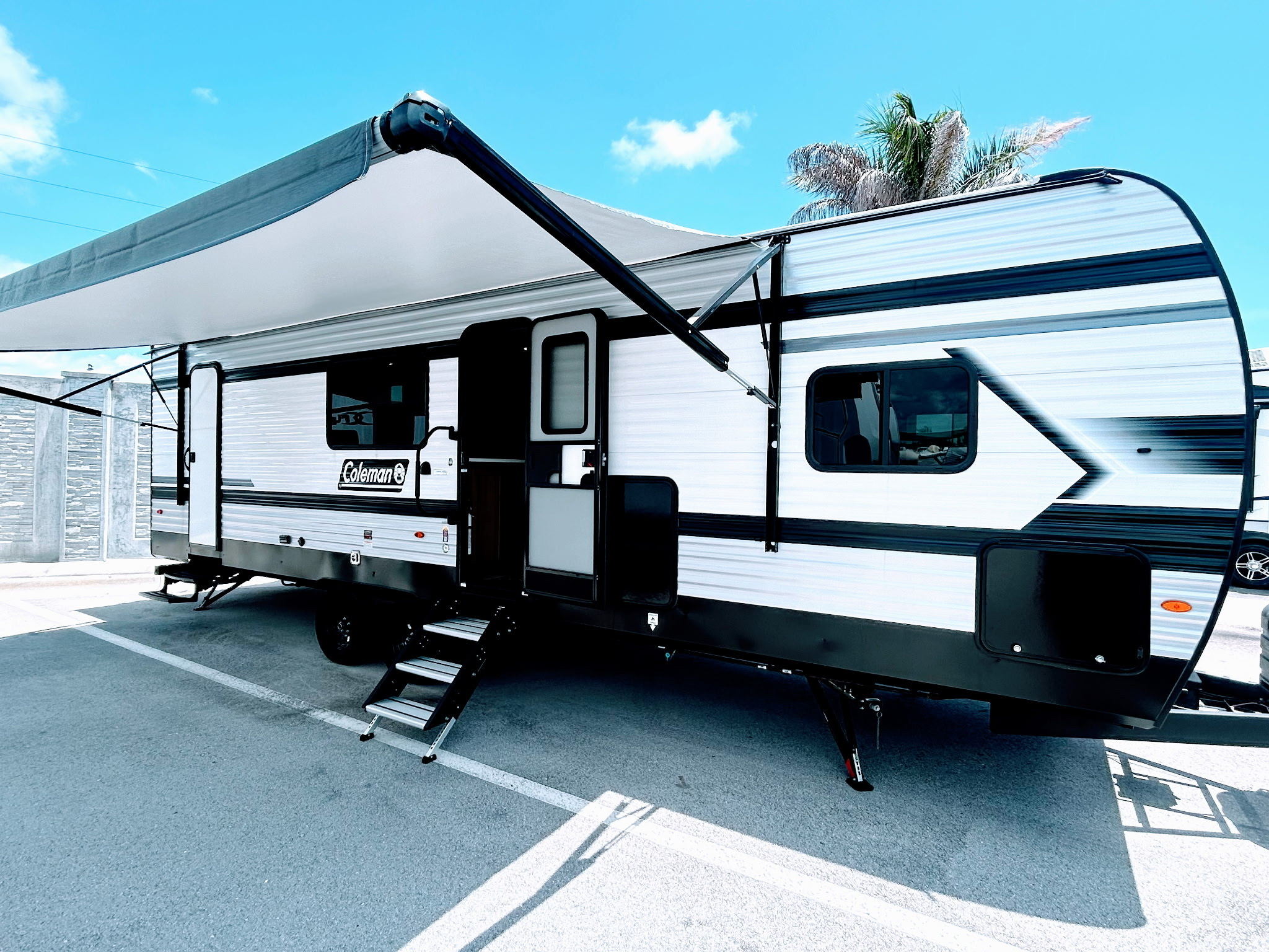2025 Keystone COLEMAN LANTERN 28BHS RV