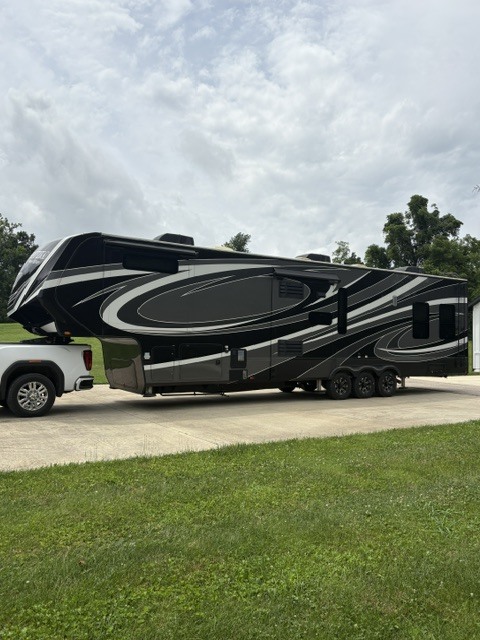 2021 Grand Design MOMENTUM 397TH in bloomington IN