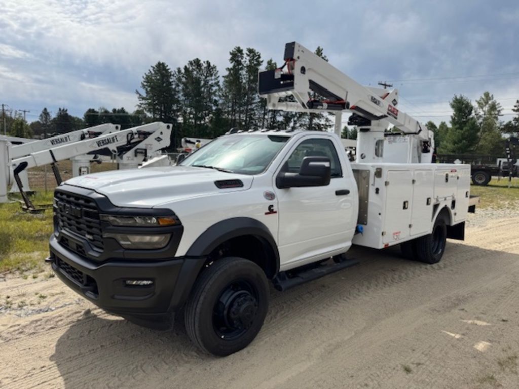 2025 Versalift SST-40-EIH Bucket Truck 45 ft Working Height 4x4 Ram 55 in Amherst, NH