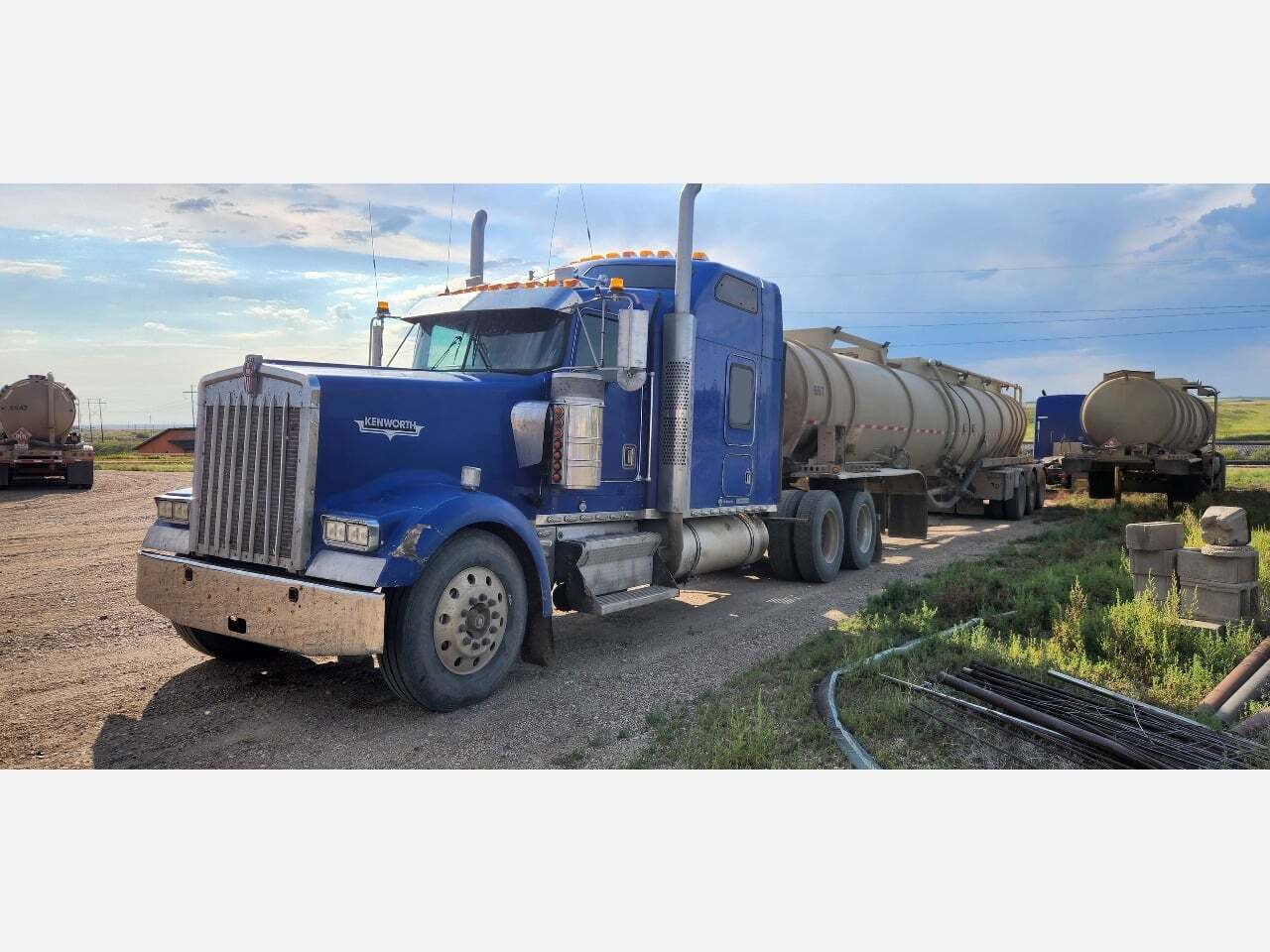 2001 KENWORTH W900 72 Inch in Lund's Landing, ND