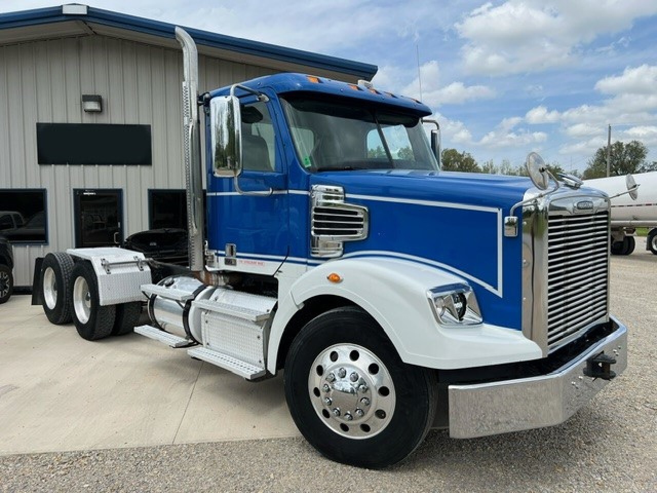 2015 FREIGHTLINER FL122 SD in Memphis, TN
