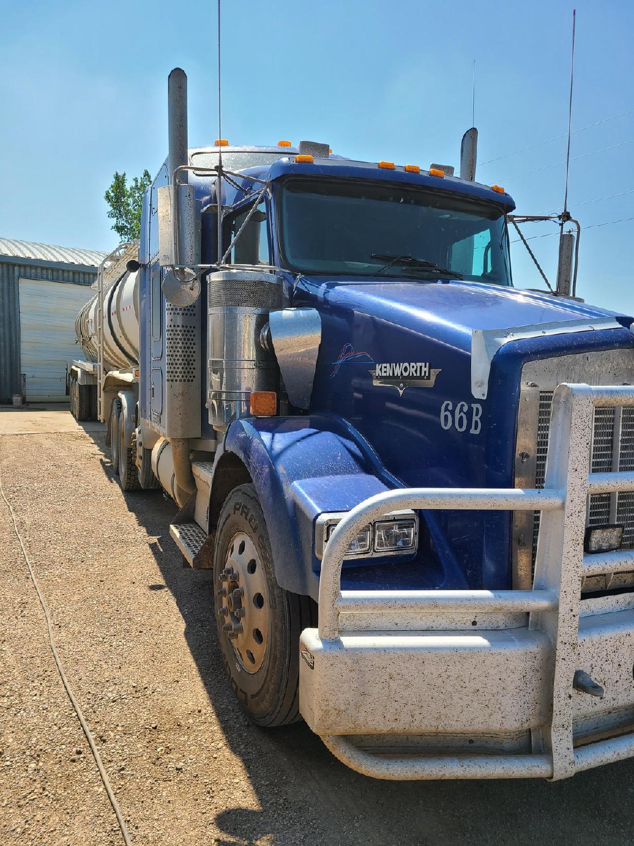 2006 KENWORTH T800 in Homestead, MT