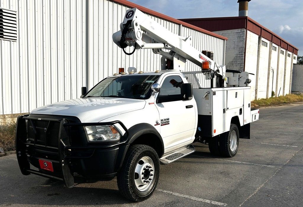2016 ETI ETC37IH / Ram 5500 4x2 - Bucket Truck in Lindale, TX