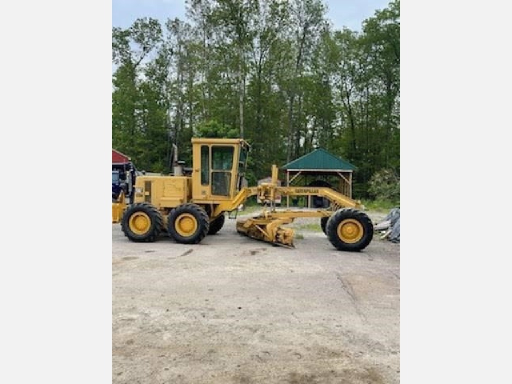 1988 CAT 120G in Williamstown, VT