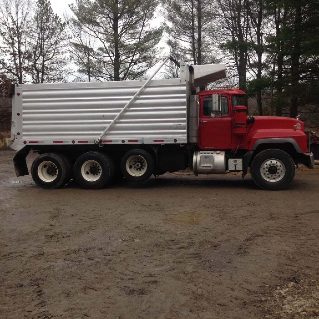 2001 MACK RD688 in Cleveland, OH