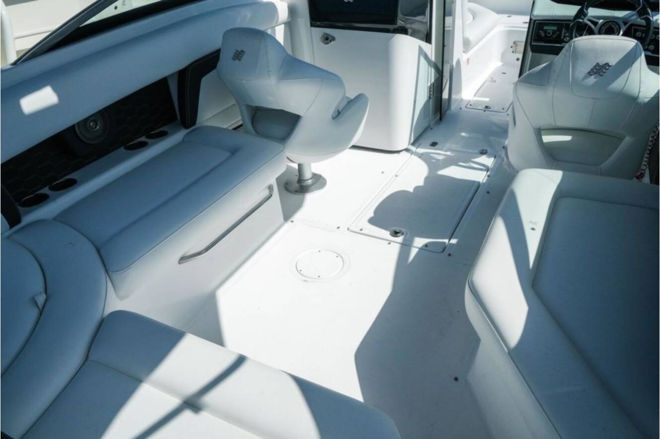 A photo of this 2026 Four Winns HD8 OB