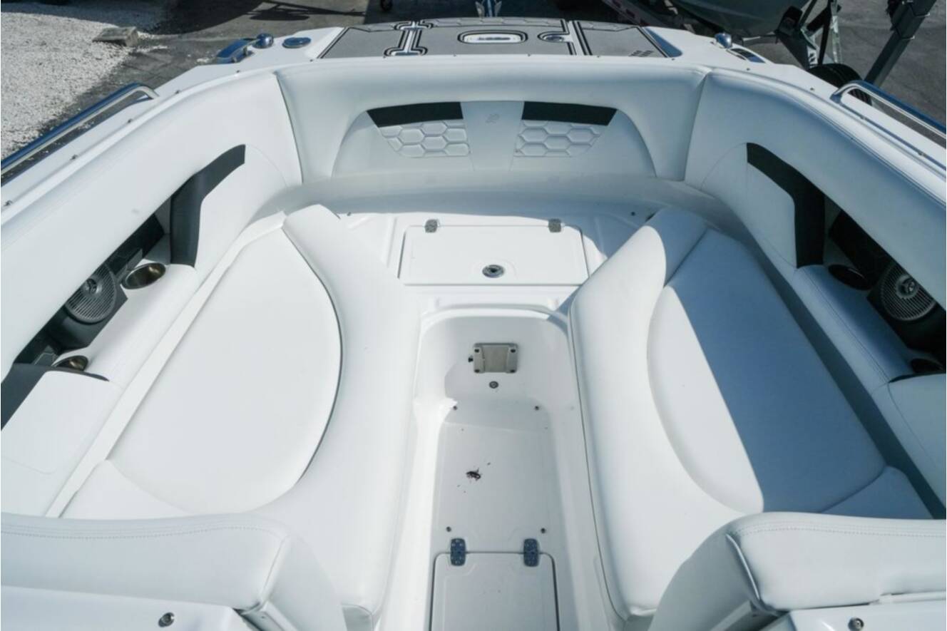 A photo of this 2026 Four Winns HD8 OB