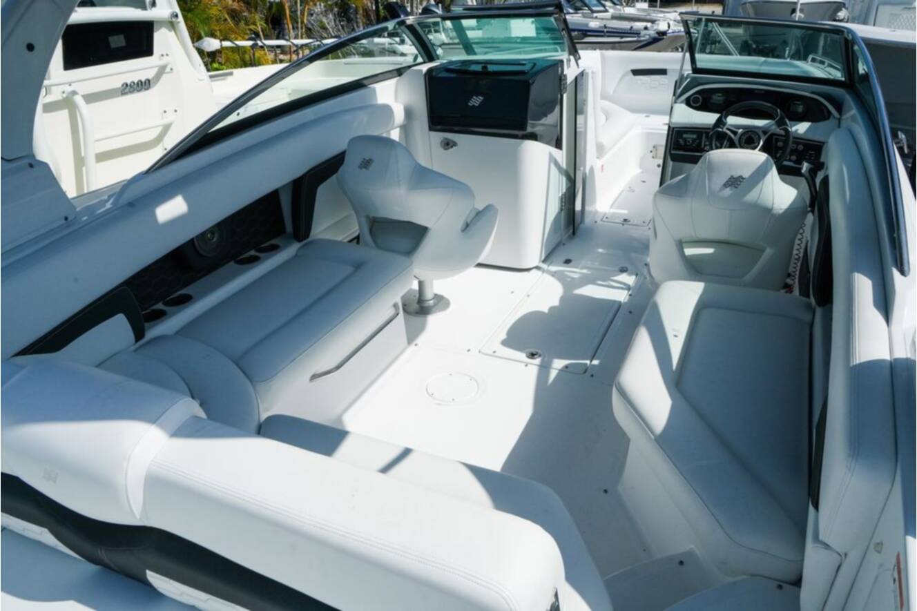 A photo of this 2026 Four Winns HD8 OB