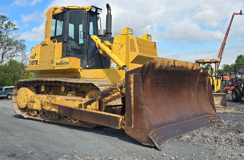 2002 Komatsu D87E in Staunton, VA