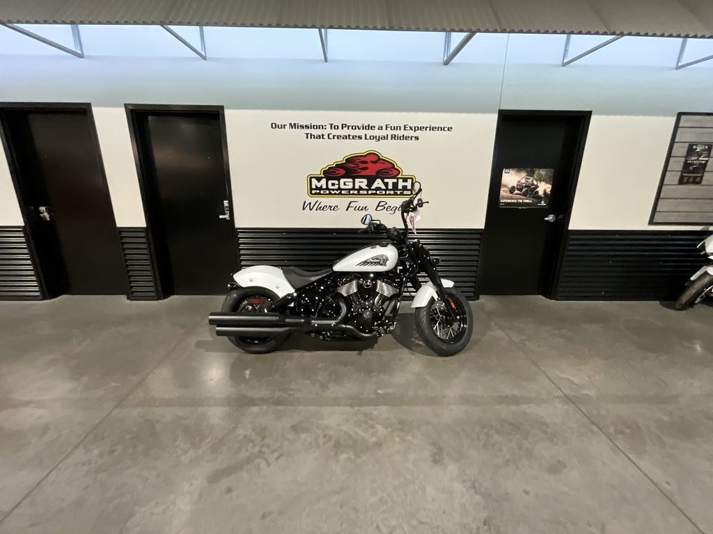 2026 Indian Motorcycle® Chief® Bobber Dark Horse® Ghost White Metallic Smoke BOBBER DARK HORSE in Cedar Rapids, IA