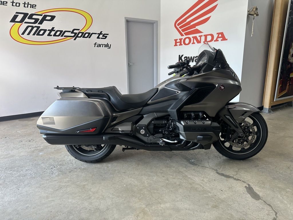 2018 Honda® Gold Wing Automatic DCT Matte Majestic Silver AUTOMATIC DCT in Barrington, IL