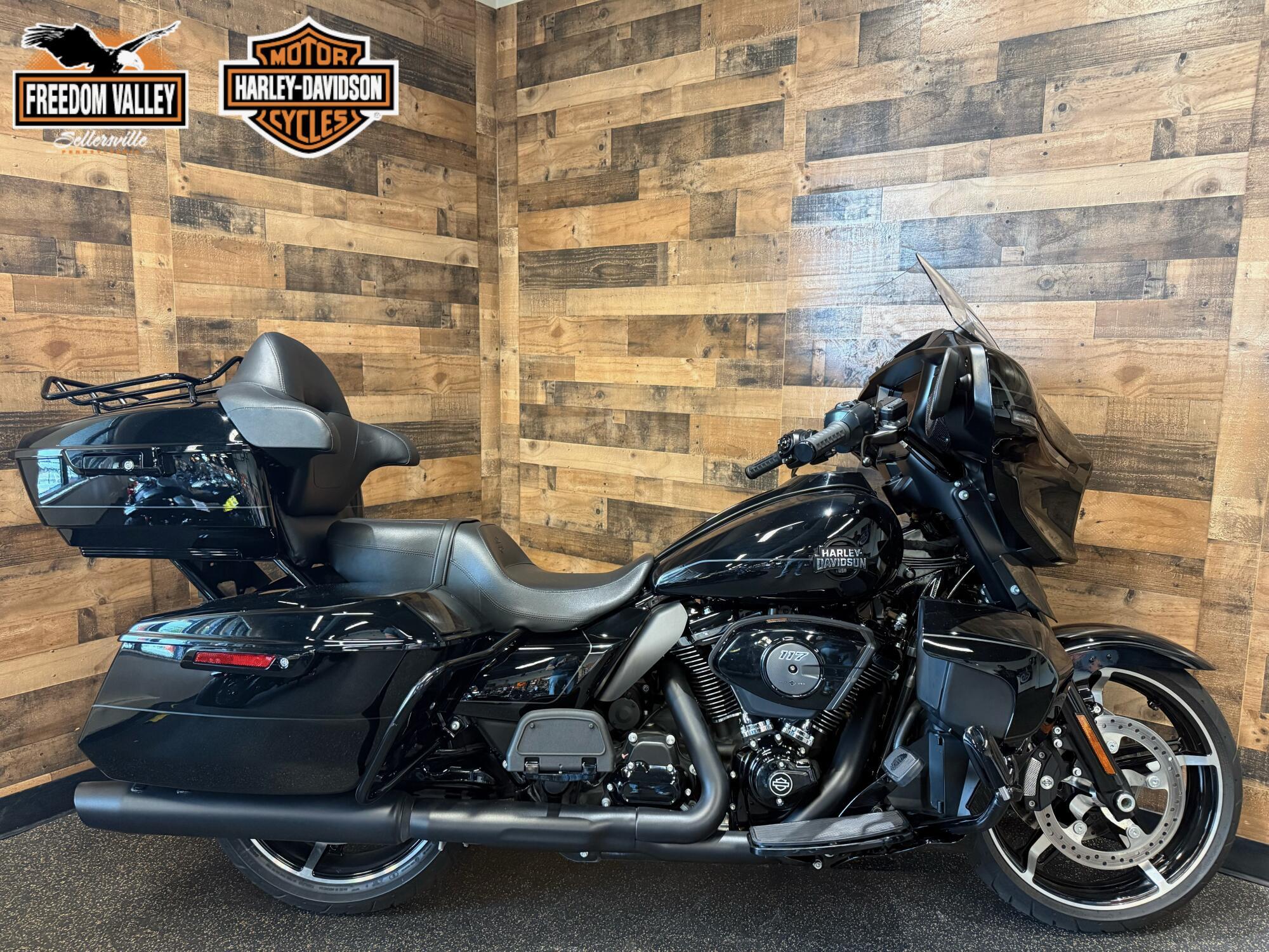 2025 Harley-Davidson Street Glide Ultra BASE in Sellersville, PA