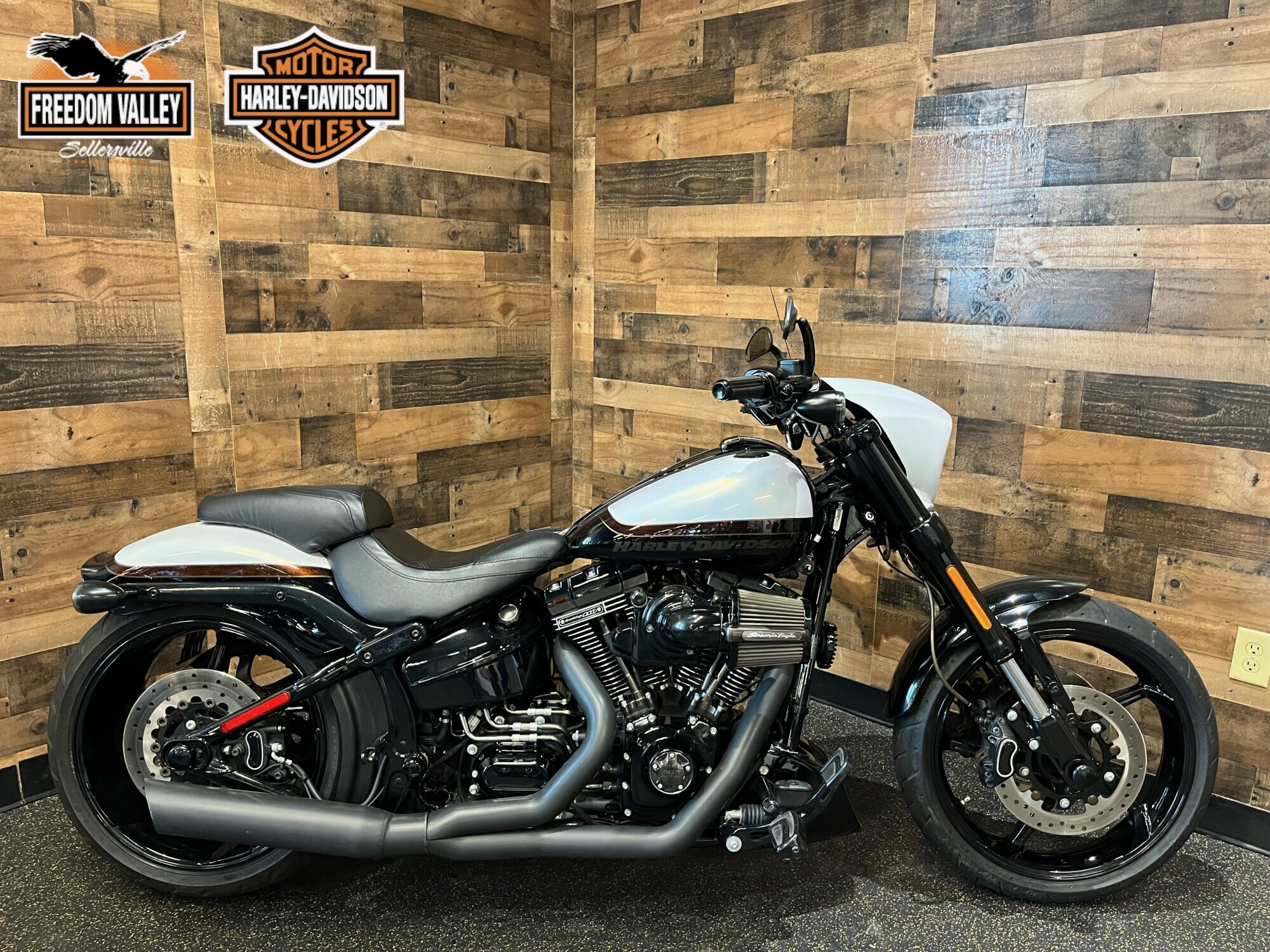 2017 Harley-Davidson CVO Pro Street Breakout BASE in Sellersville, PA