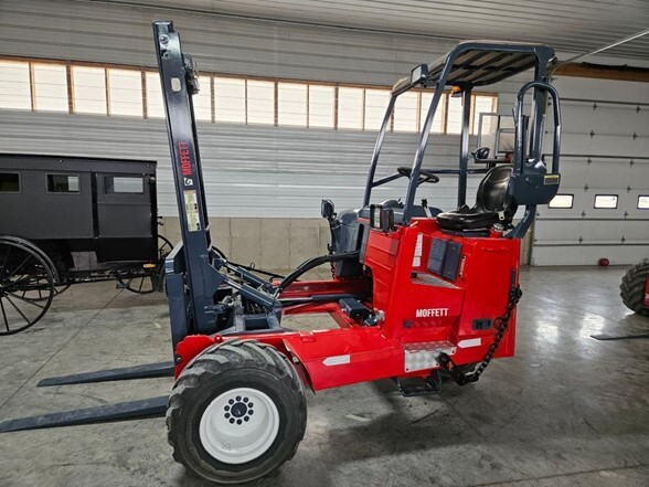 2013 Moffett M70 in Grabill, IN