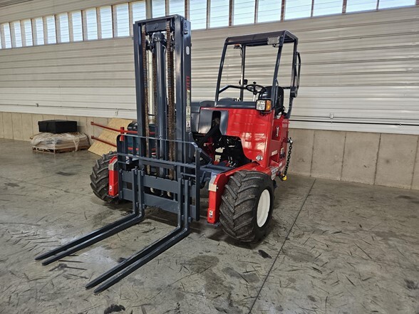 2015 Moffett M8 55.3 in Grabill, IN