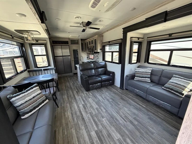 2022 Keystone 3720MD Alpine