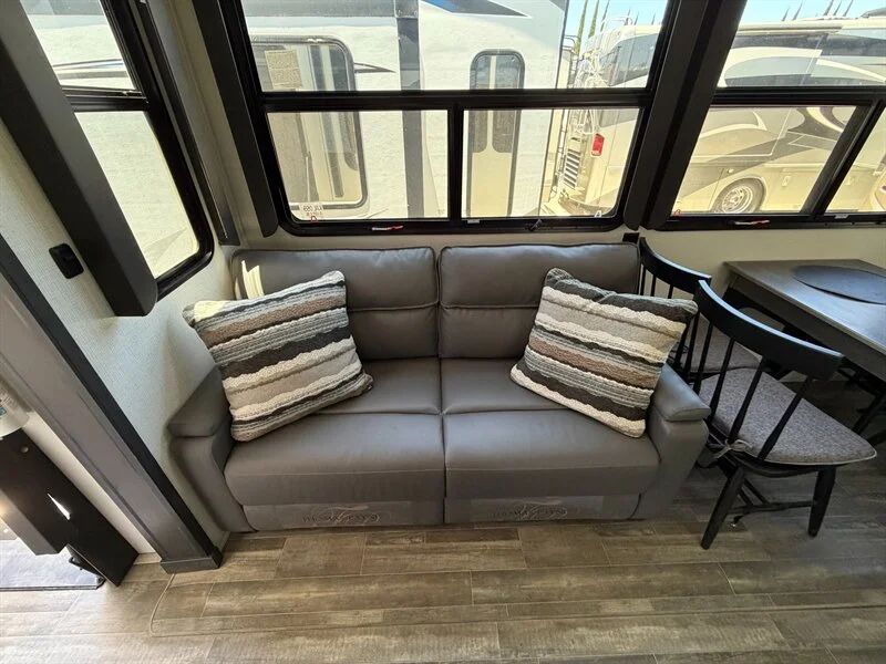 2022 Keystone 3720MD Alpine
