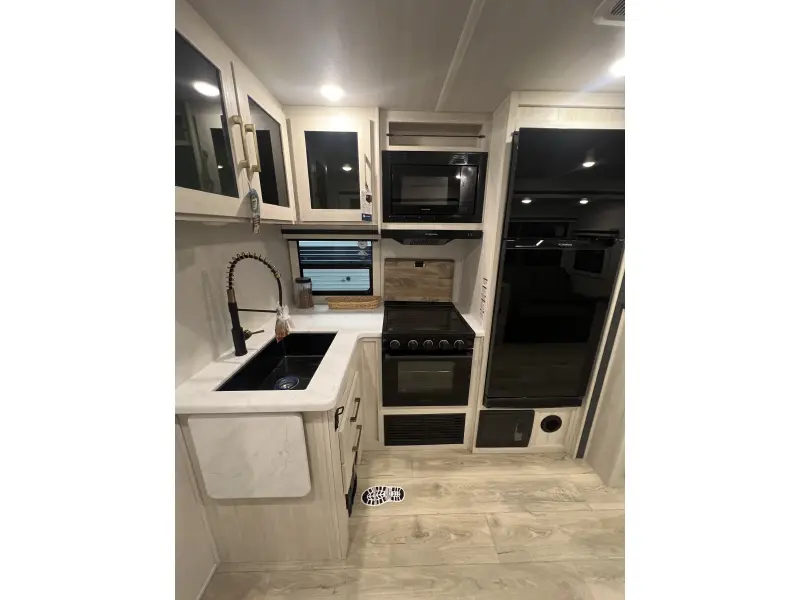 2025 Forest River Surveyor Legend 296QBLE