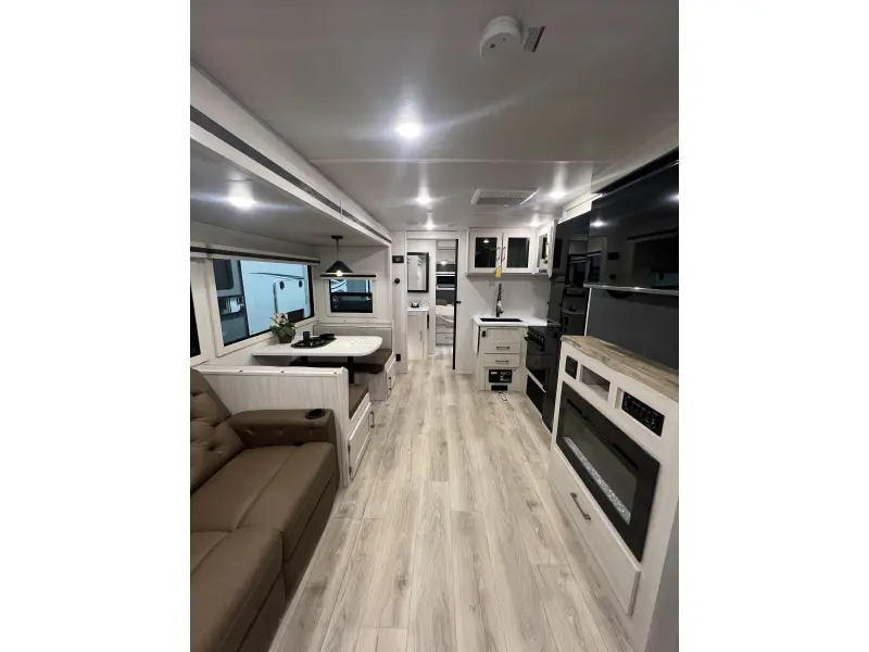 2025 Forest River Surveyor Legend 296QBLE