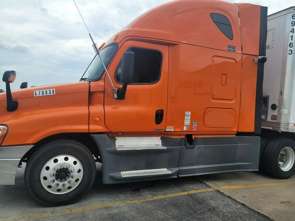 2014 FREIGHTLINER Cascadia 125 in Ypsilanti, MI