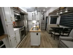 2022 Prime Time Manufacturing Crusader 382MBH