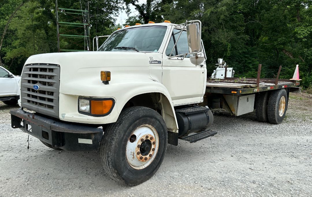 1995 FORD F800 in Louisville, KY