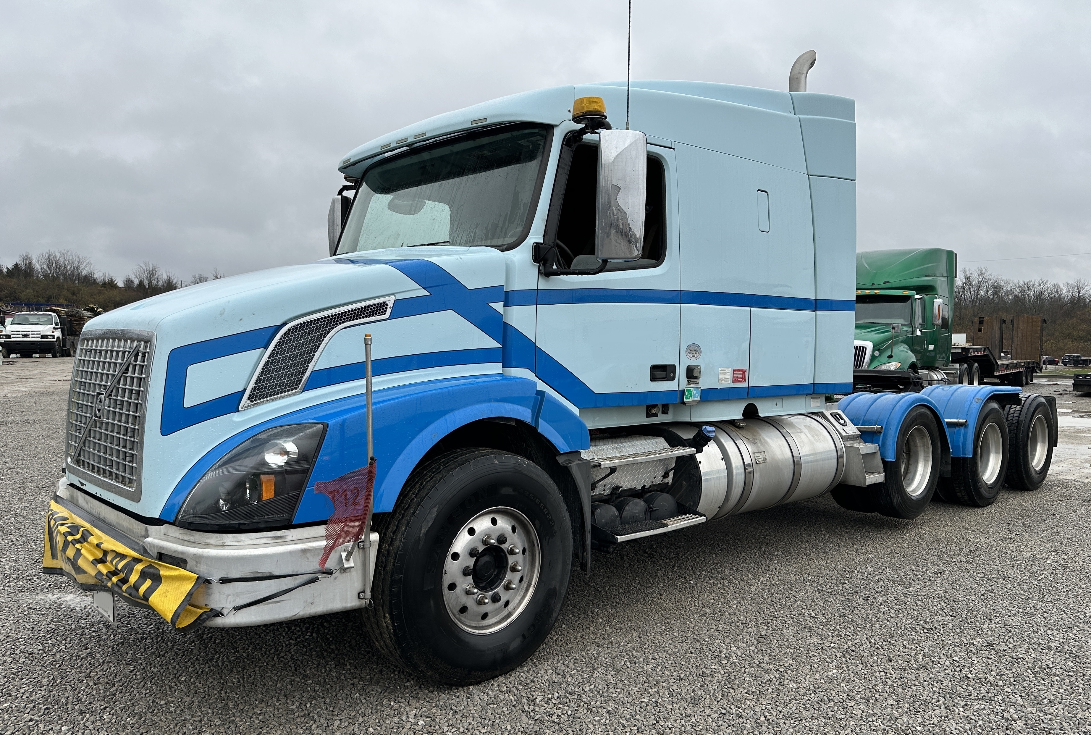 2017 VOLVO VNX84T630 in Nicholasville, KY
