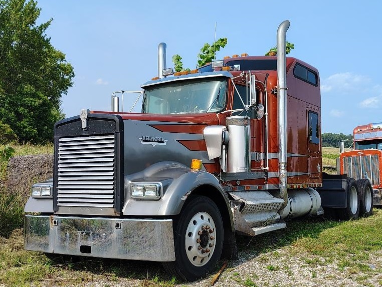 2000 KENWORTH W900 in Prairieville, LA