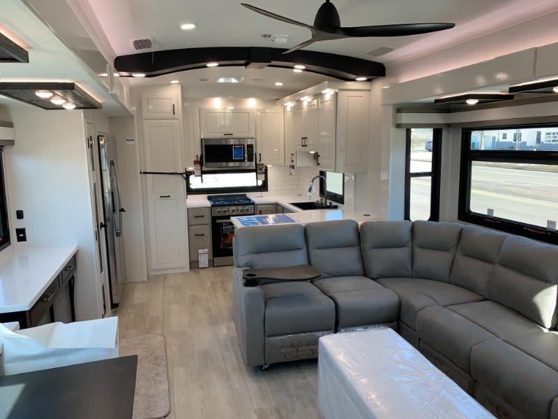 2026 Jayco Pinnacle 38FBRK in deforest WI