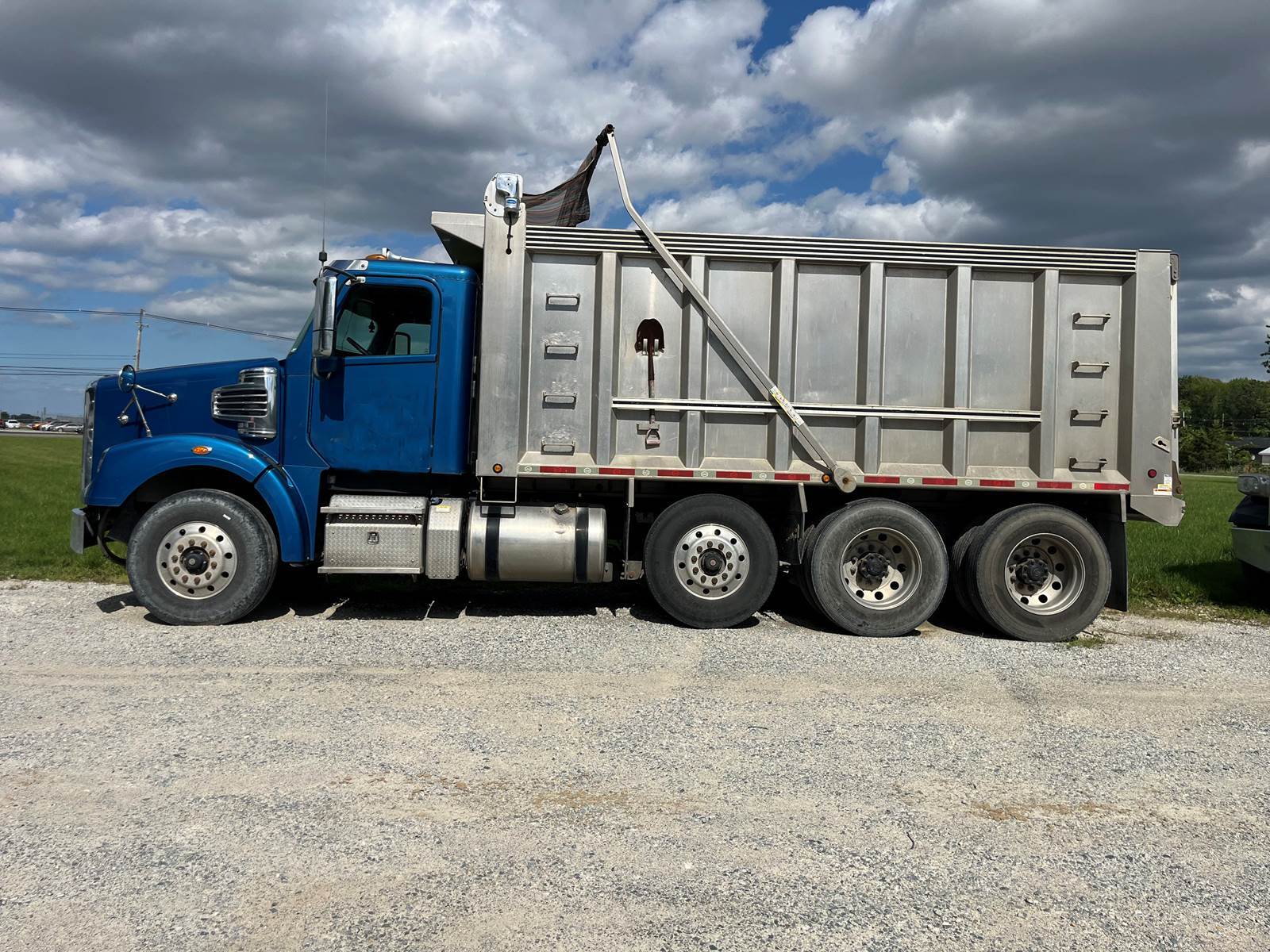 2016 Freightliner Coronado 122 SD in Wilmington, DE