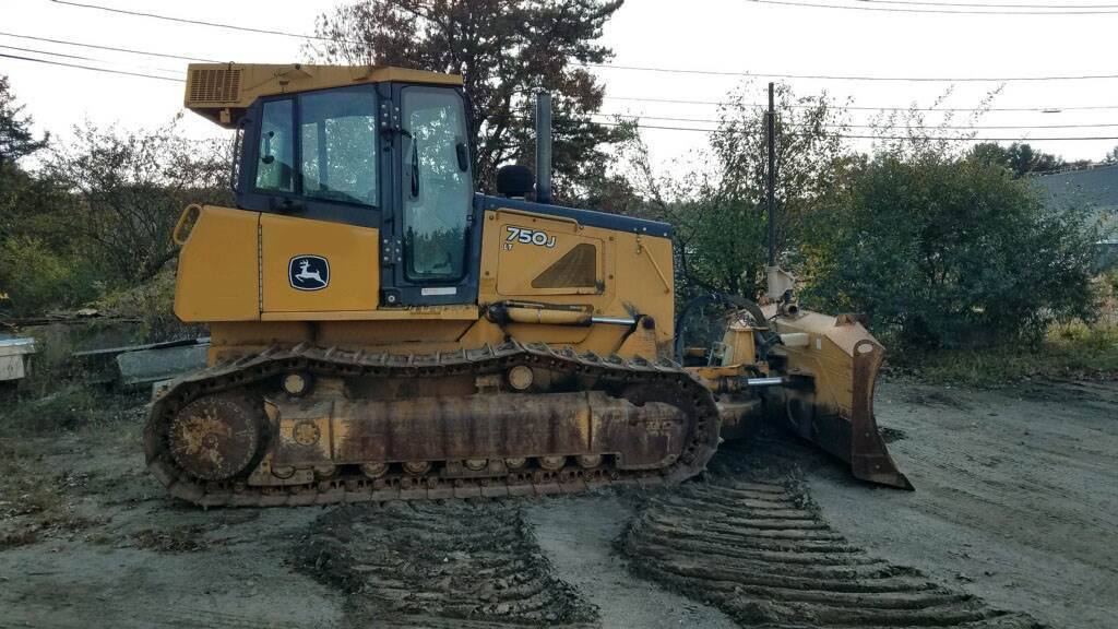 2010 John Deere 750J LT in Boston, MA