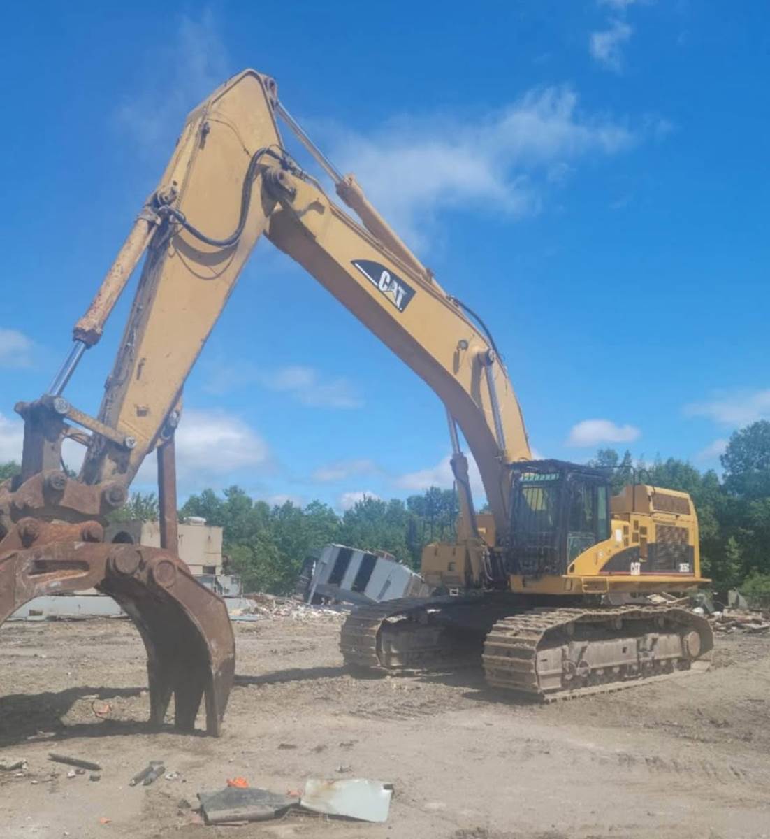 2005 Caterpillar 365CL in Boston, MA