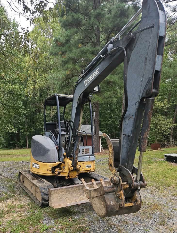 2005 John Deere 35D in Annapolis, MD