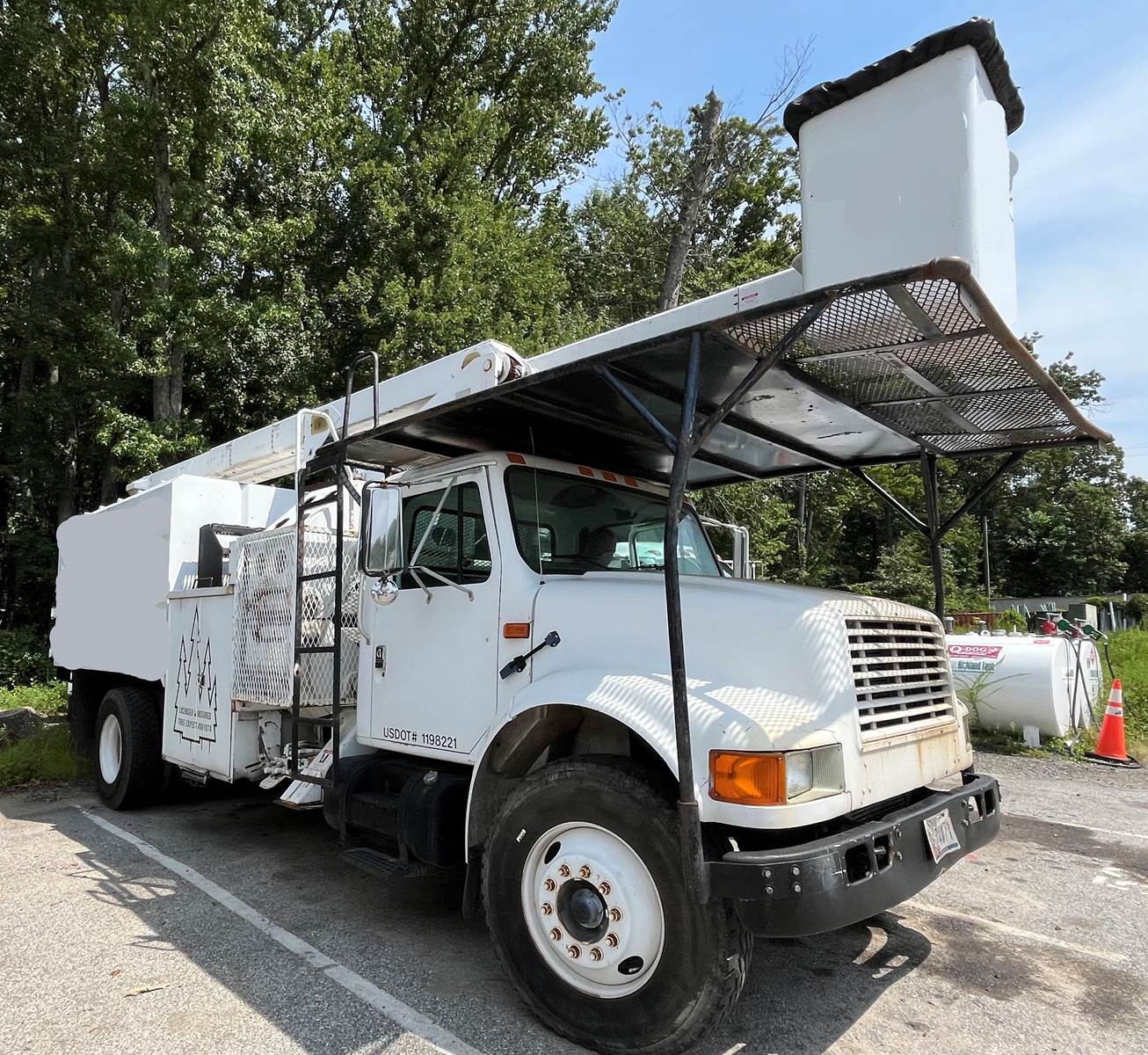 2001 International 4900 in Annapolis, MD