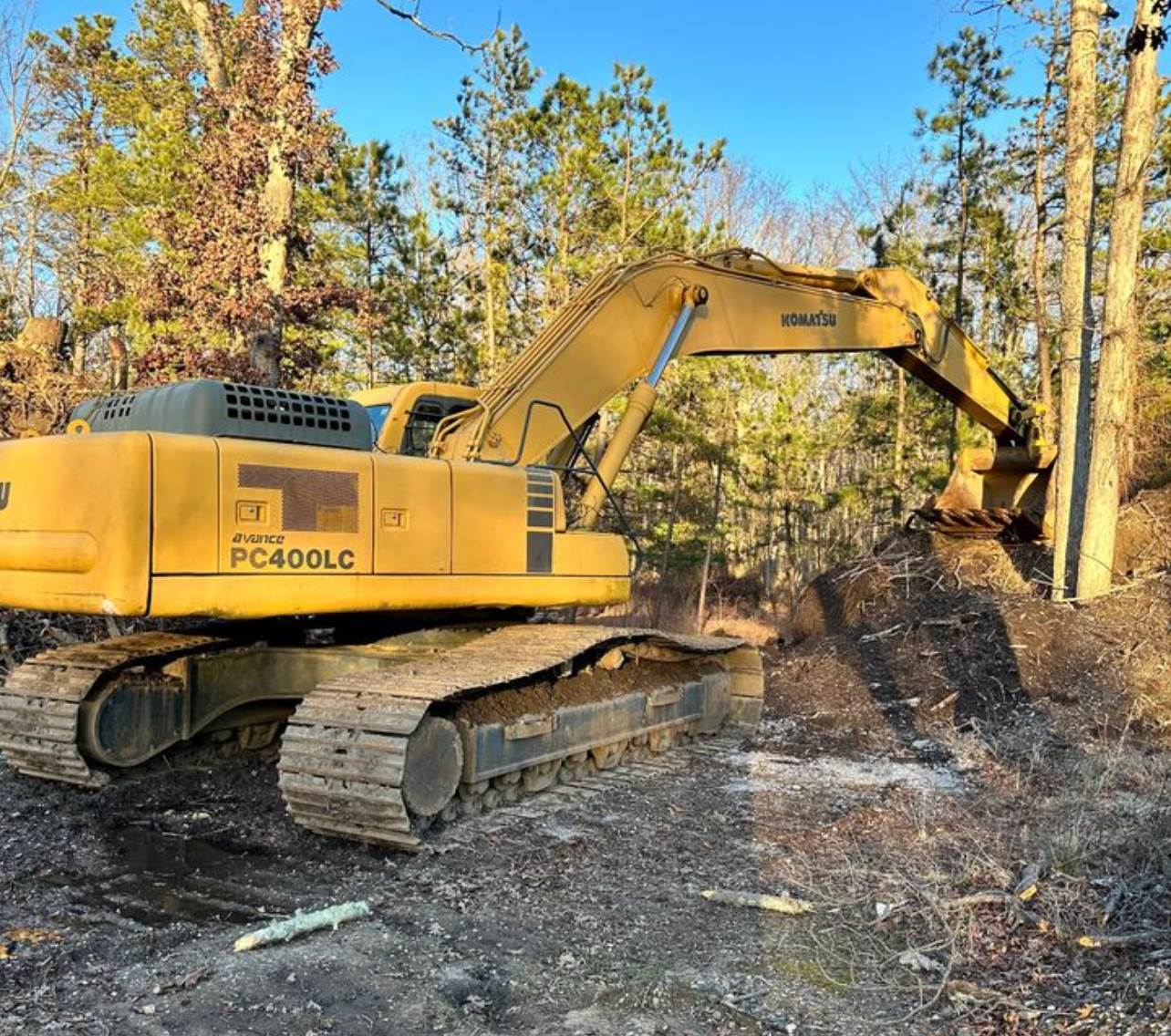 2002 Komatsu PC400LC in Wayne, MI